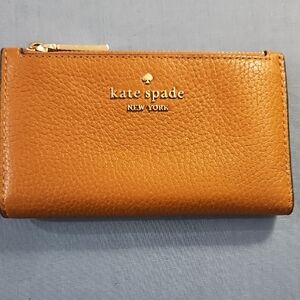 Kate Spade New York Leila Small Bifold  Pebbled Leather Wallet Gingerbread